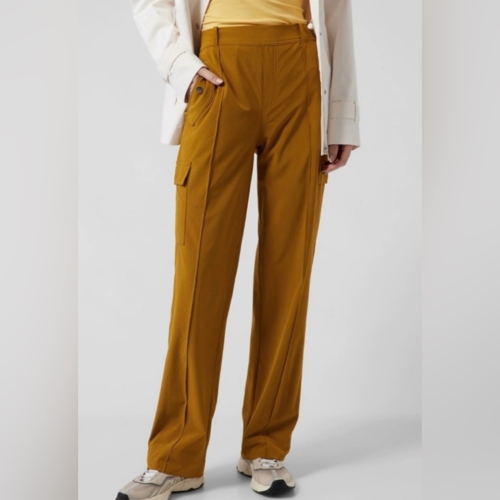 Women Vienna Cargo Athleta Golden Brown Pants for travel or casual size 2